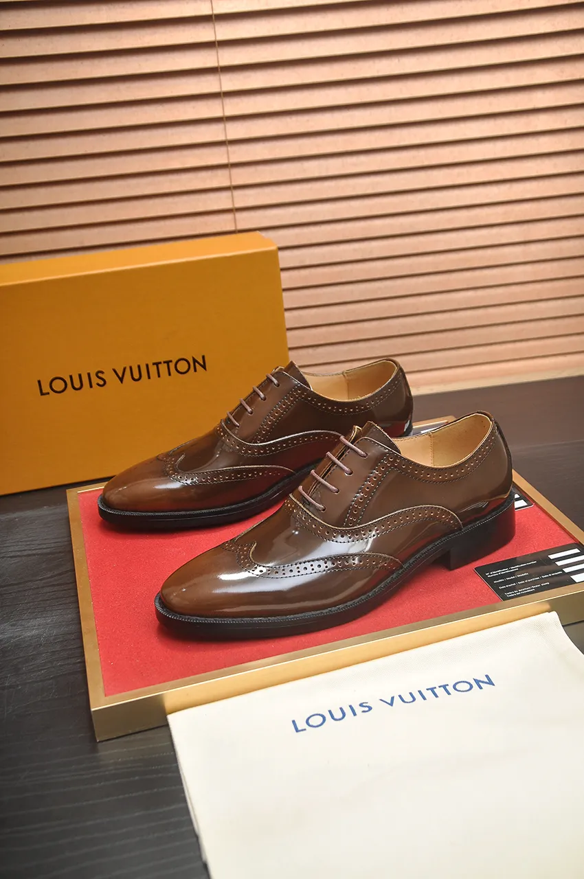 Men's men's shoes 💰500💶 [LV] (original single cowhide lining) 🍀LV's latest genuine leather business suit shoes are launched simultaneously on the official website. The first-layer cowhide imported from Italy is made of heavy gold, 💥official website 1:1 rubber outsole. Versatile to wear, high-end without losing class, and the color combination is extraordinary. This four-season style is alluring when worn on your feet, showing off your big-name flair. Standard code 38-45 (45 customized)
